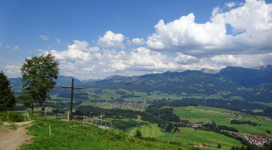 Sonderdorfer Kreuz mit Bolsterlang, Sonderdorf und Obermaiselstein © Tourismus Hörnerdörfer, S. Salzberger