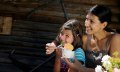"Gutes vom Dorf" - Eis essen im Ofterschwanger Eisladen © Tourismus Hörnerdörfer, G. Eichholzer