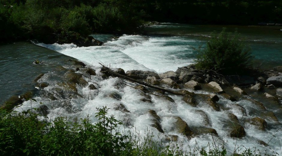 Der Iller-Ursprung bei Fischen im Allgäu. Die Gebirgsbäche Trettach, Breitach und Stillach fließen hier zusammen und "gründen" die Iller © Tourismus Hörnerdörfer