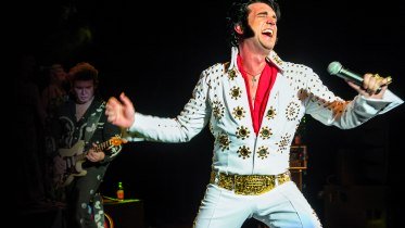 01_Pressefoto_The_Musical_Story_of_Elvis_live_2025_c_Andrea Pelz