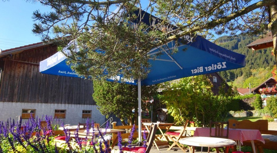Auf der Terrasse können Kaffee und Kuchen genossen © Tourismus Hörnerdörfer GmbH