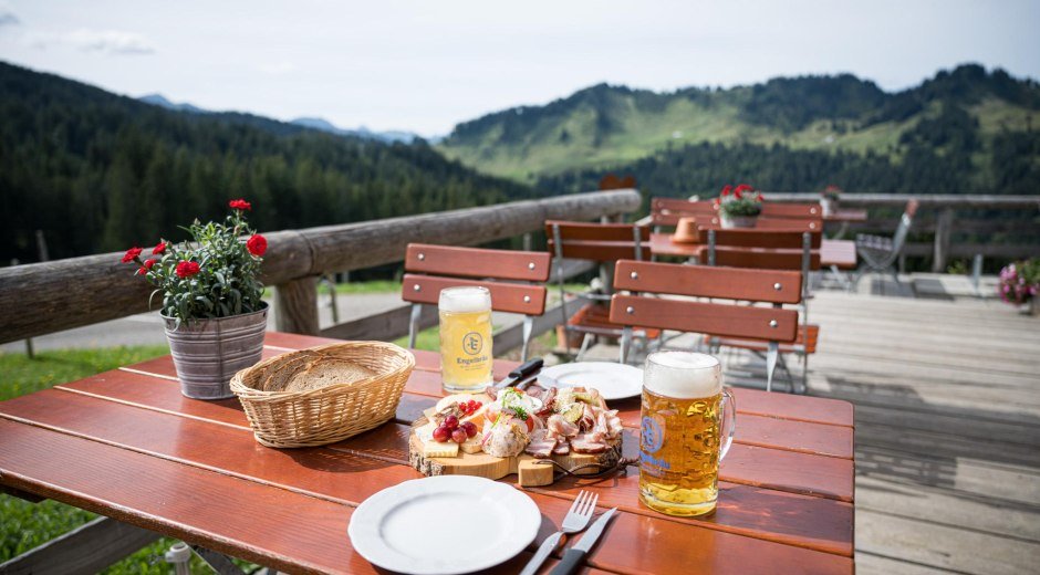 Brotzeit mit Aussicht © Tourismus Hörnerdörfer GmbH