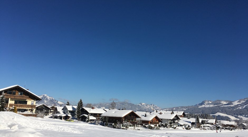 Verschneite Ortsansicht Bolsterlang © Tourismus Hörnerdörfer, S. Salzberger