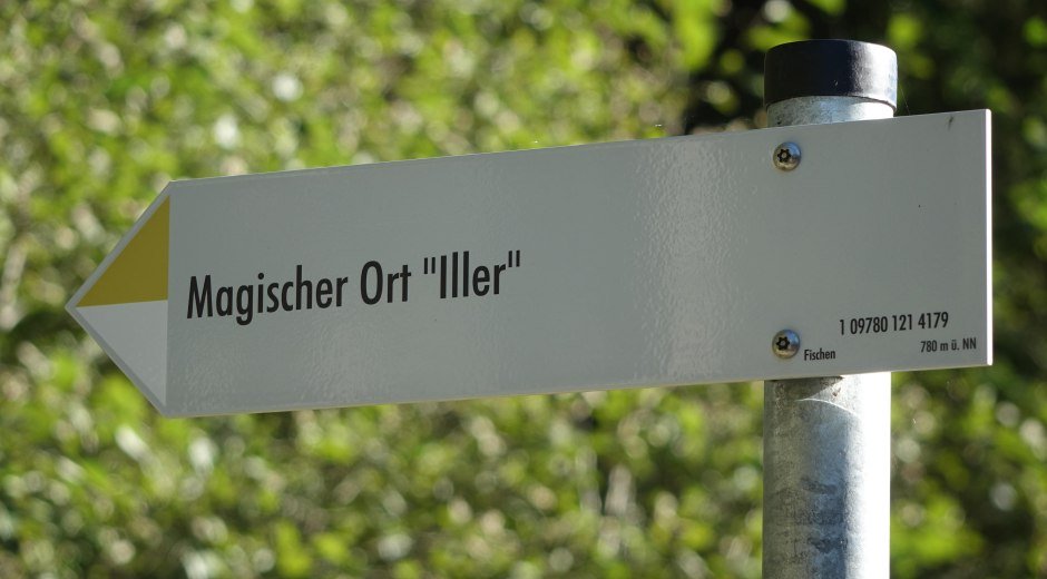 Wegweiser zum magischen Ort "Iller" © Tourismus Hörnerdörfer, F. Kjer