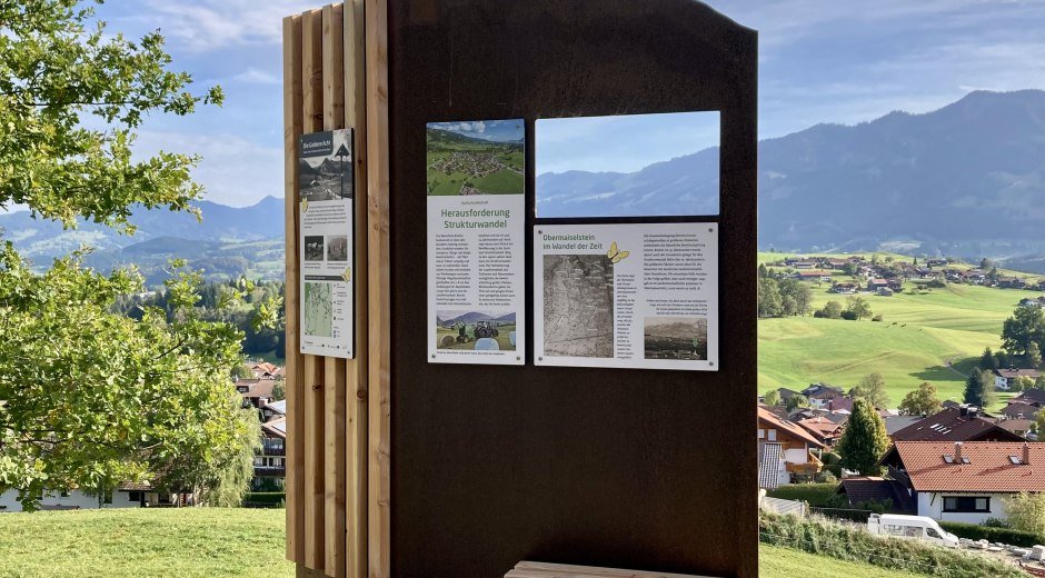 Goldene 8 - Infotafel am Wegesrand © Alpinium