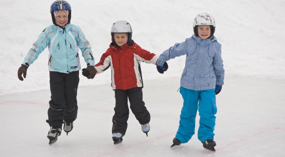 Eislaufen macht der ganzen Familie Spaß © Tourismus Hörnerdörfer
