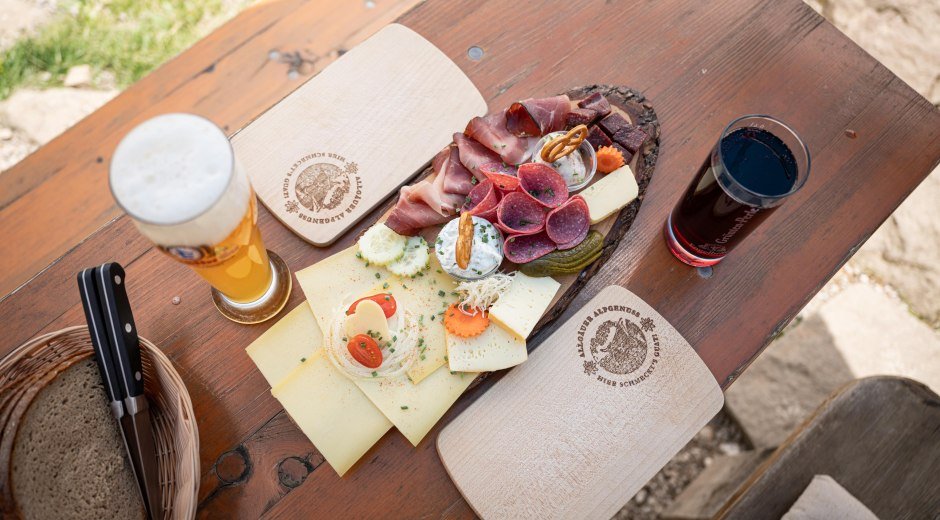 Feine Brotzeit auf der Alpe Hinteregg © Tourismus Hörnerdörfer, F. Kjer
