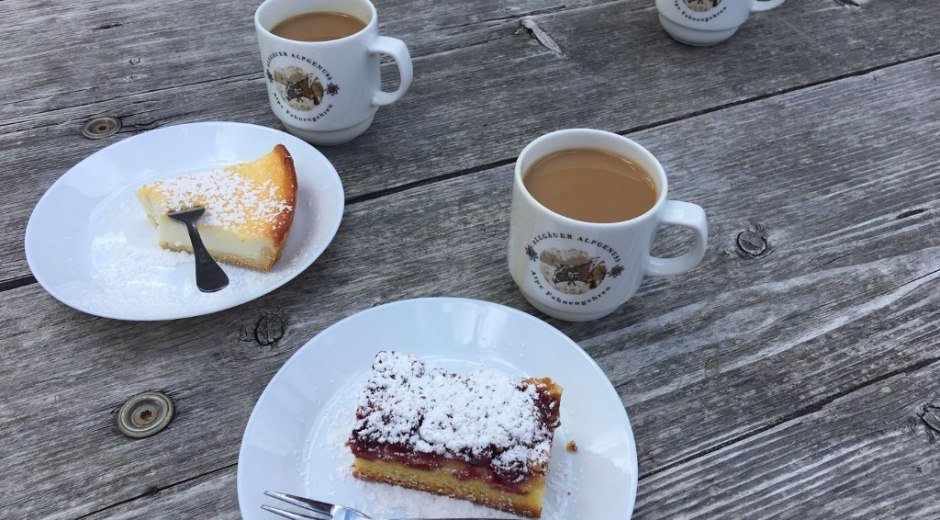 Kaffee und Kuchen - Alpe Fahnengehren © Tourismus Hörnerdörfer GmbH