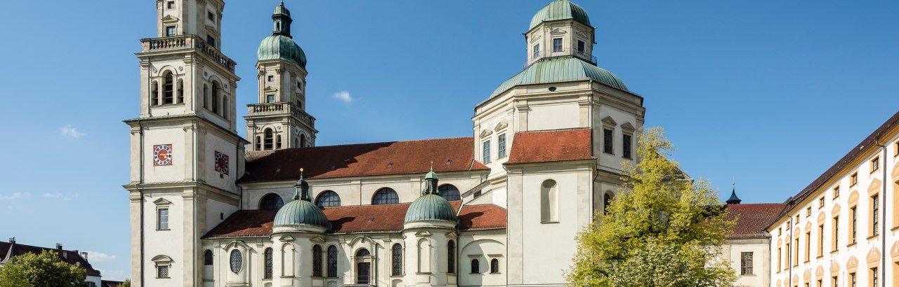 Hildegardplatz in Kempten mit St. Lorenz Basilika © Kempten Tourismus / Guenter Standl