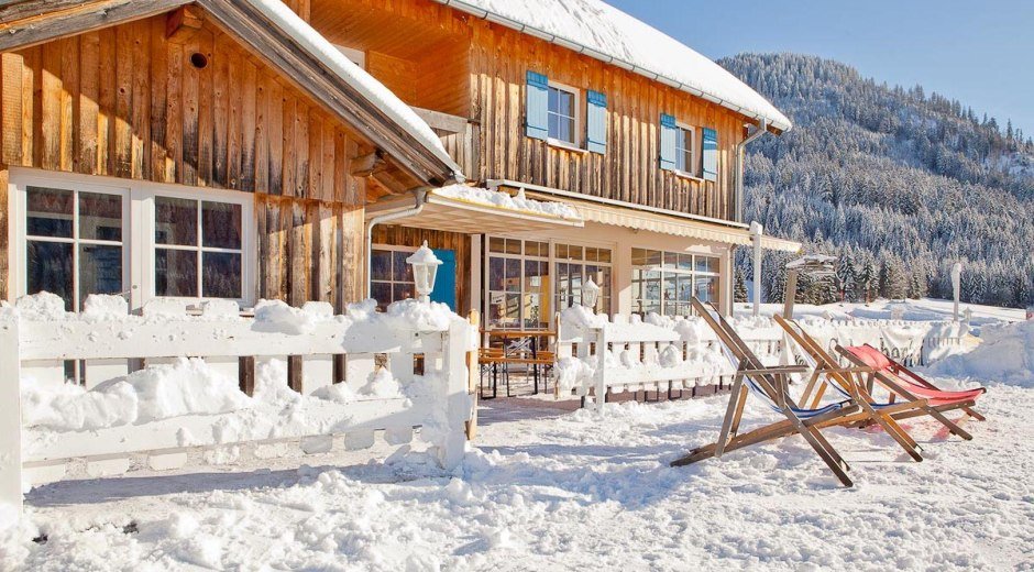 Liegestühle im Sonnenschein in Balderschwang im Al © Schwabenhof