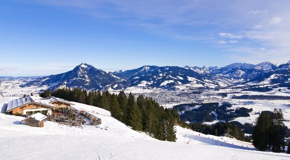 Weltcup Hütte im Winter - Ofterschwang im Allgäu © Anna Leopolder