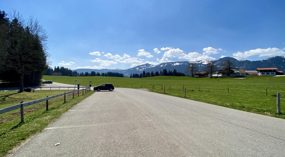 Parkplatz Tiefenberger Moos © Tourismus Hörnerdörfer