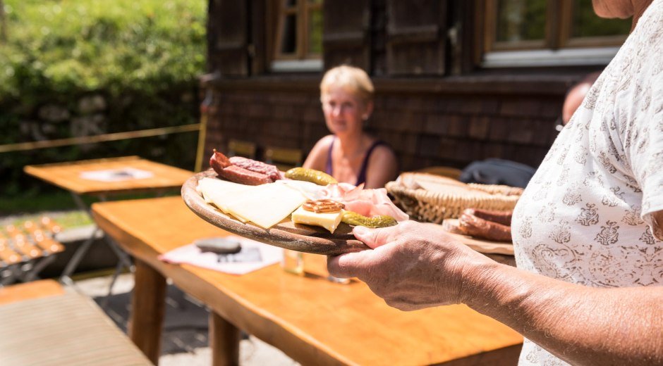 Lecker Brotzeiten auf der Herzberg Alpe © Tourismus Hörnerdörfer, F. Kjer