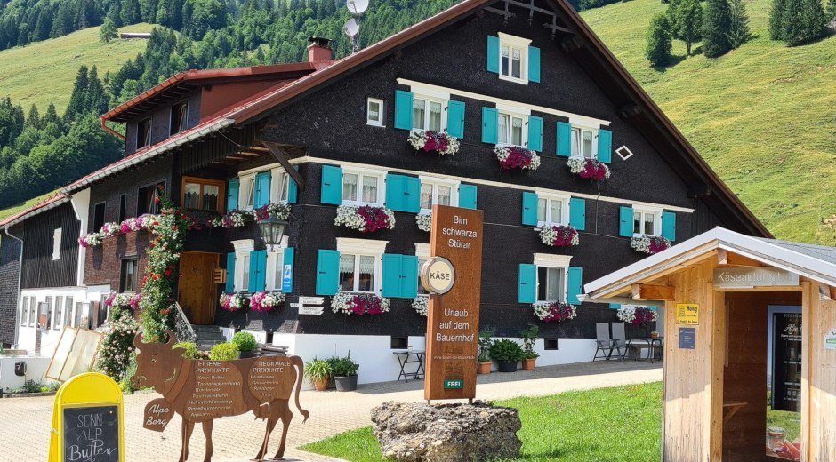 Alpe Berg und Käseautomat in Balderschwang © Familie Steurer