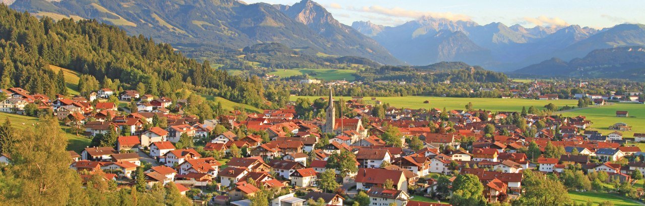 Blick auf Burgberg - traumhafte Lage des Ortes © Dominik Ultes