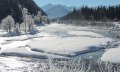 Winter an der Iller, am südlichen Ende des Auwaldsees bei Fischen im Allgäu. Im Hintergrund der Allgäuer Hauptkamm © Tourismus Hörnerdörfer_H.Besler