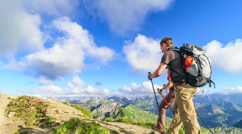 Wanderer auf Bergpfaden in den Allgäuer Alpen © Alexander Rochau