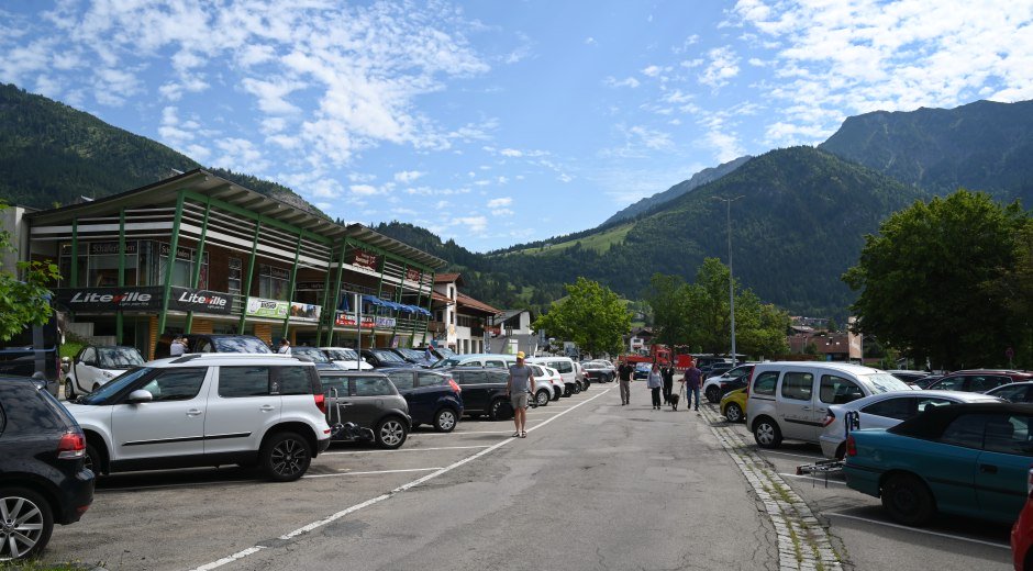 Dieser Parkplatz ist das ganze Jahr für alle Gäste und Tagesbesucher kostenfrei! © Bad Hindelang Tourismus/Wolfgang B. Kleiner