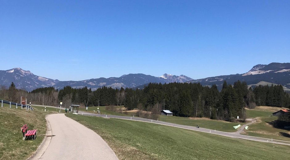 Gehweg zum Ortsteil Aumühle © Tourismus Hörnerdörfer, L. Renn