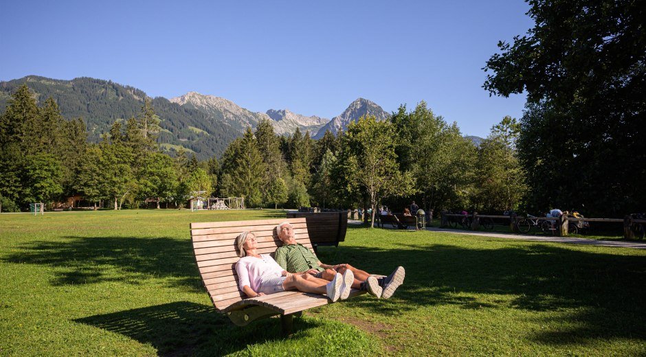 Entspannen im Kurpark in Fischen im Allgäu © Tourismus Hörnerdörfer, F. Kjer