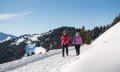 Winterwanderer auf dem Höhenweg zum Berghaus © Tourismus Hörnerdörfer, F. Kjer