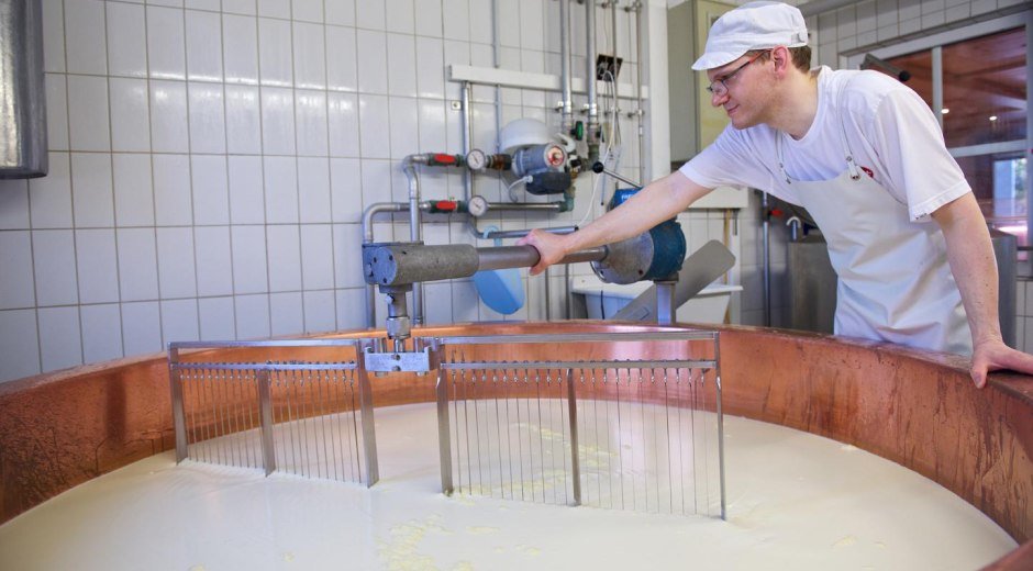 Bergkäse-Sennerei Schweineberg - Produktion © Albert Herz GmbH