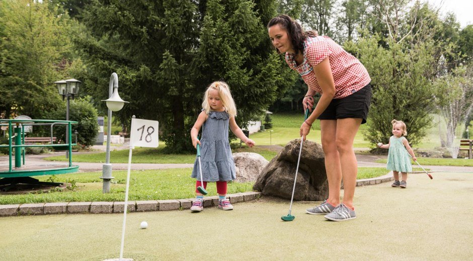 Minigolfplatz mit 18 Bahnen in Obermaiselstein © Tourismus Hörnerdörfer, F. Kjer