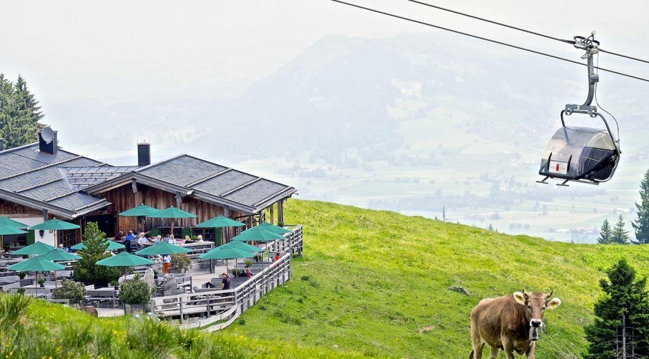 Weltcup-Hütte und Weltcup-Express in Ofterschwang © Tourismus Hörnerdörfer, ProVisionMedia