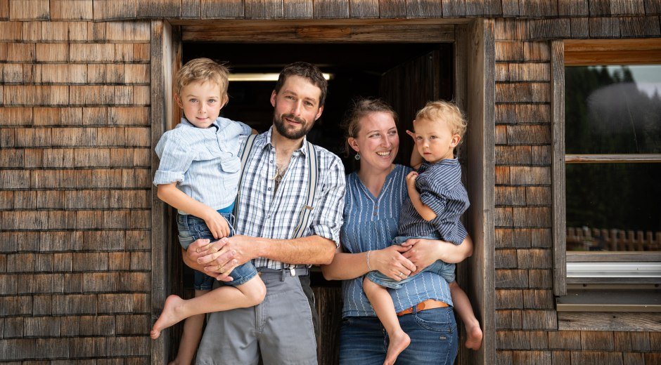 Familie Haller bewirtschaftet die Sennalpe. © Tourismus Hörnerdörfer - F. Kjer