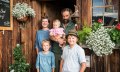 Familie Milz auf der Alpe Osterberg © Tourismus Hörnerdörfer, F. Kjer