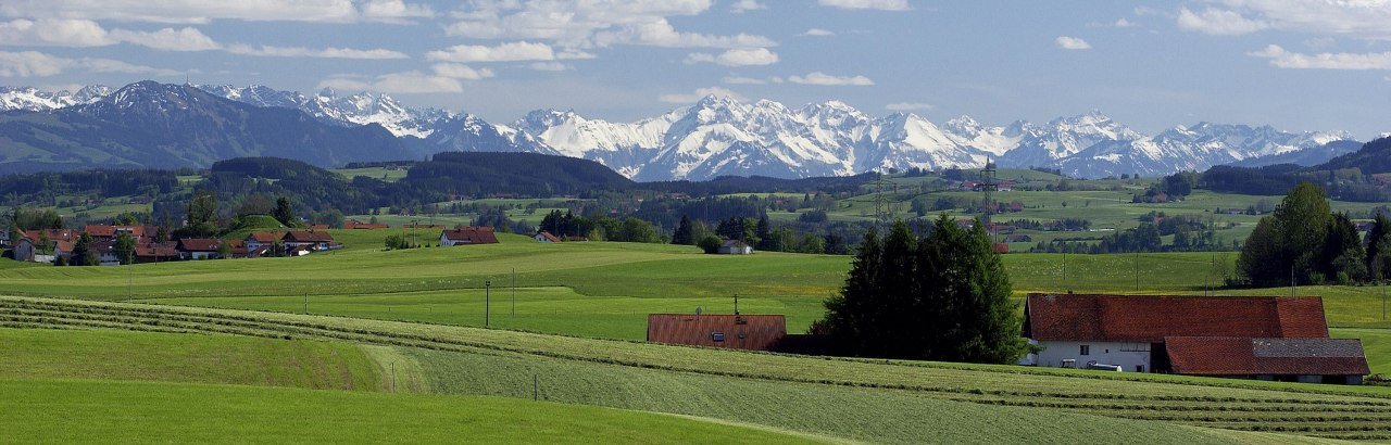 Ein Blick in die Allgäuer Landschaft um Dietmannsried © Markt Dietmannsried / Hermann Müller