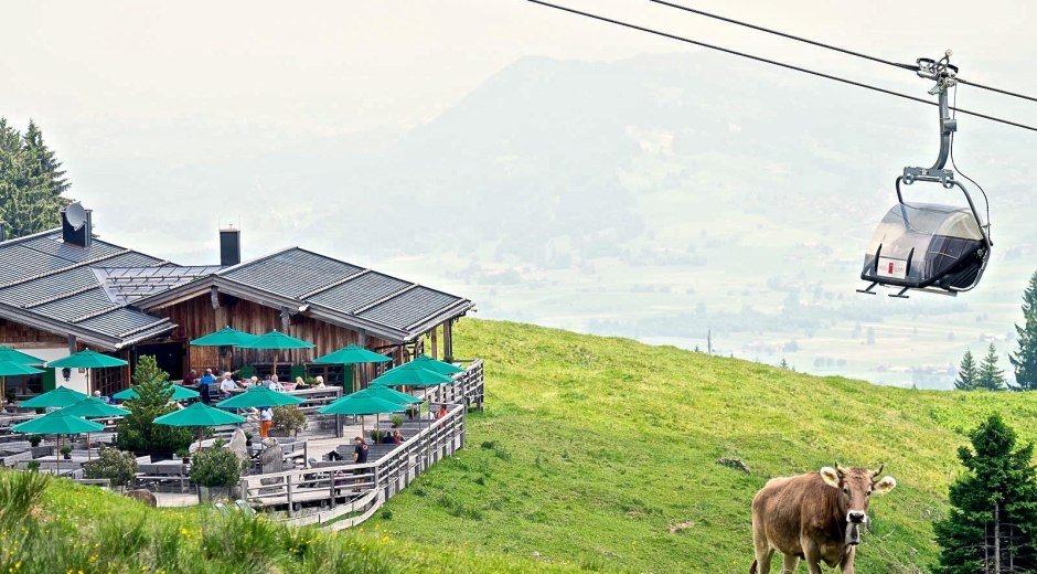 Weltcup-Express und Weltcup-Hütte in Ofterschwang © Tourismus Hörnerdörfer, ProVisionMedia