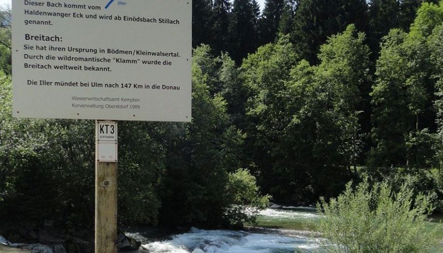 Informationstafel am Iller-Ursprung bei Fischen im Allgäu © Tourismus Hörnerdörfer_H.Besler