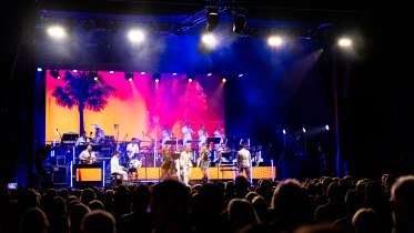 Band spielt auf einer Bühne © Oberstaufen Tourismus GmbH, Nico Spettmann