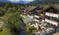 Das Hotel Burgmühle liegt direkt am Kurpark in Fis © Parkhotel Burgmühle