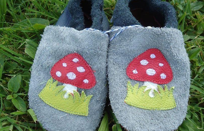 Niedliche Leder-Hausschuhe für Kinder © Landleben, V. Endreß