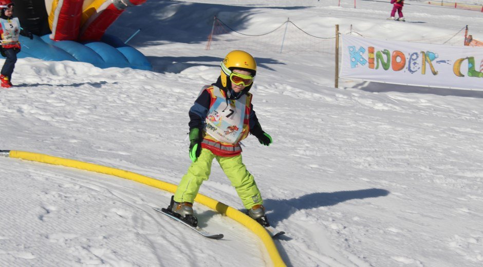 Skifahrer © Tourismus Hörnerdörfer, Skischule Ofterschwang
