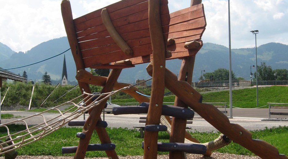 Klettergerüst auf dem Spielplatz in Fischen-Au © Tourismus Hörnerdörfer GmbH