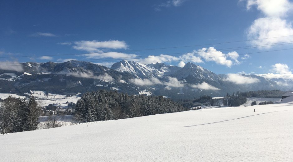 Verschneite Allgäuer Berglandschaft