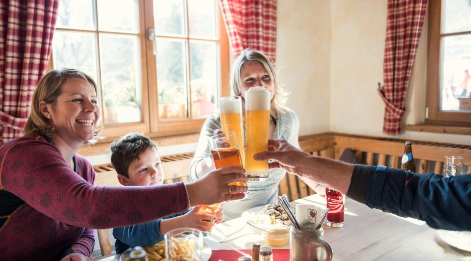 Einkehr - Schlitte Hitte in Ofterschwang im Allgäu © Tourismus Hörnerdörfer, F. Kjer