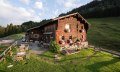 Alpe Osterberg mit idyllischer Terrasse © Tourismus Hörnerdörfer, F. Kjer