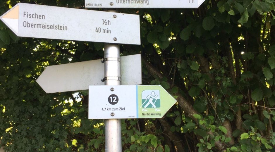 Wegweiser Richtung Golfplatz © Tourismus Hörnerdörfer, L. Renn