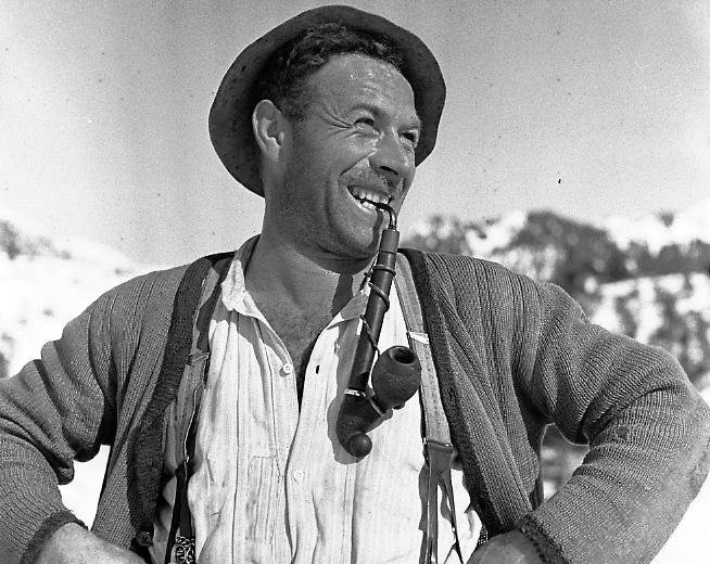 Mann mit Pfeife 1939 © Lala Aufsberg, Archiv Heimatbund Allgäu e.V.