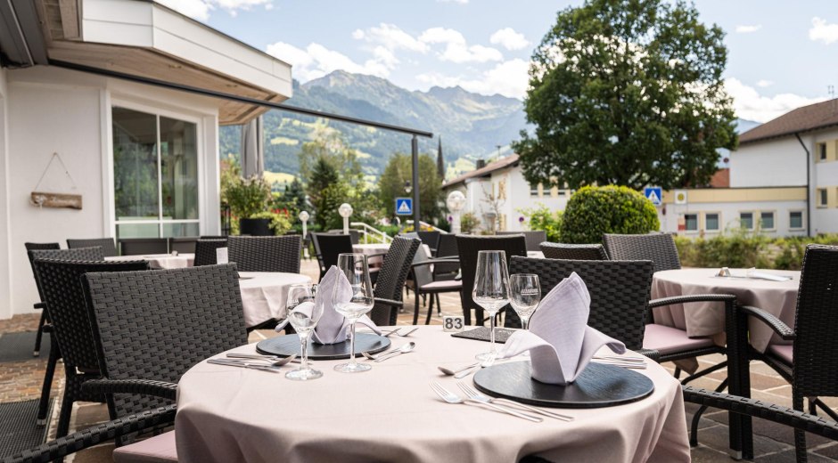 Hotel Café Rosenstock mit Terrasse © Tourismus Hörnerdörfer GmbH