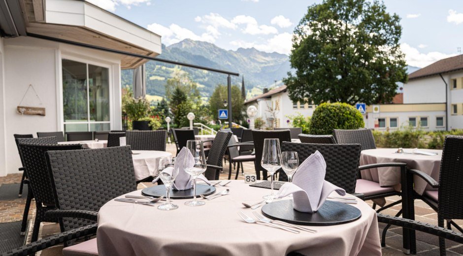 Hotel Café Rosenstock mit Terrasse © Tourismus Hörnerdörfer GmbH