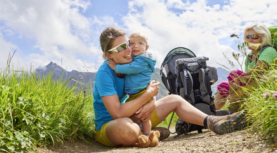 Mit Mama die Bergwelt bestaunen © Oberstdorf / Kleinwalsertal Bergbahnen Fotograf: Christian Seitz