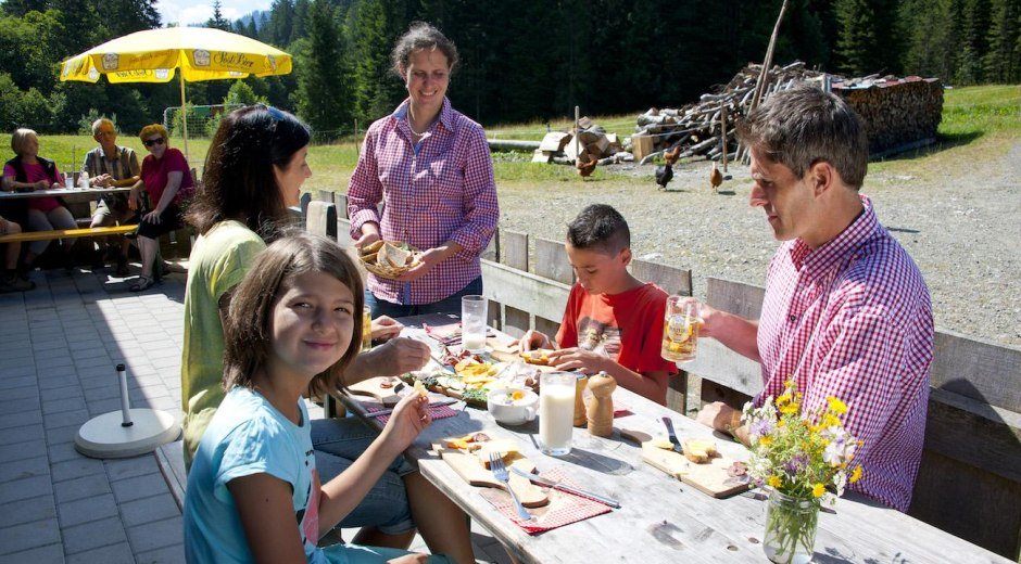 Brotzeit auf der Lenzenalpe in Balderschwang © Tourismus Hörnerdörfer