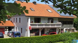 Haus Vorderansicht © _changed => 16.07.2015 um 13:02 Uhr Haus Vorderansicht © _changed => 16.07.2015 um 13:02 Uhr