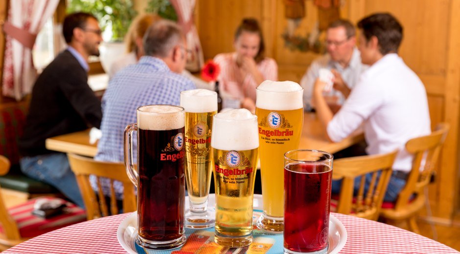 Bier auf dem Tablett © Engelbräu Rettenberg