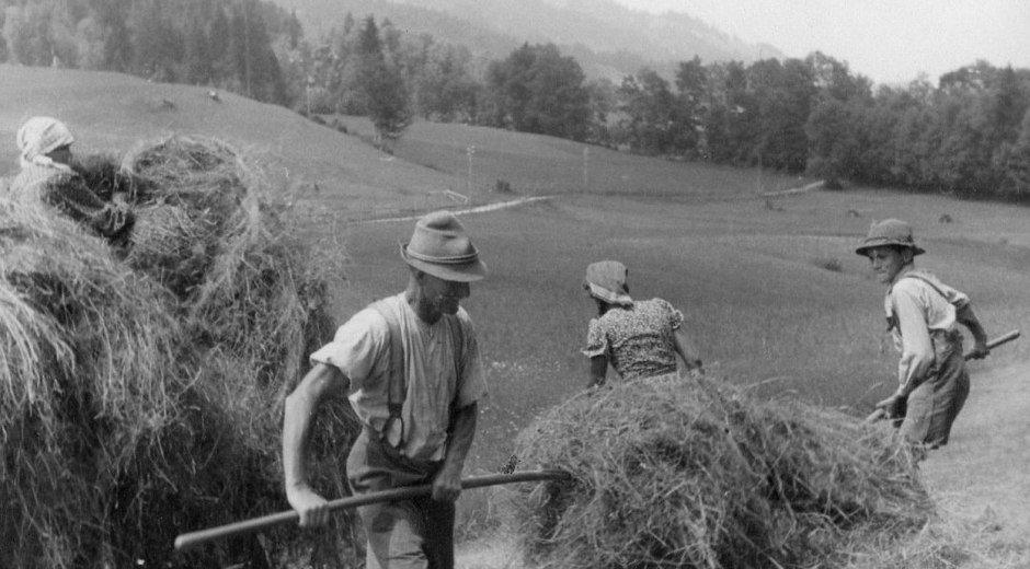 "Heuben" - Heuernte in Bolsterlang Anfang 1940 © Ch. Feldmann